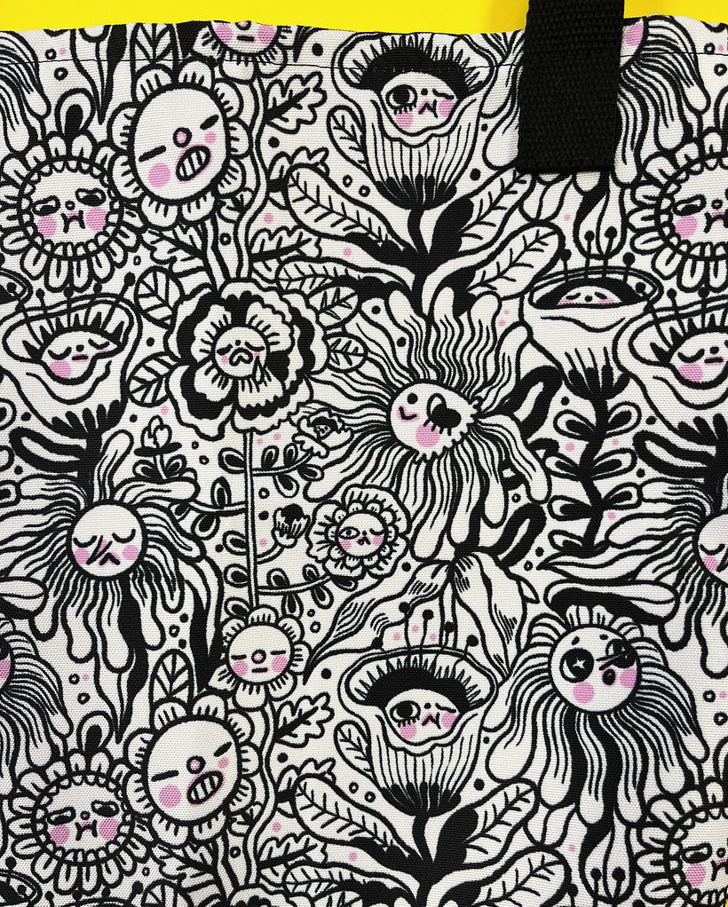 Detail shot of the totebag.