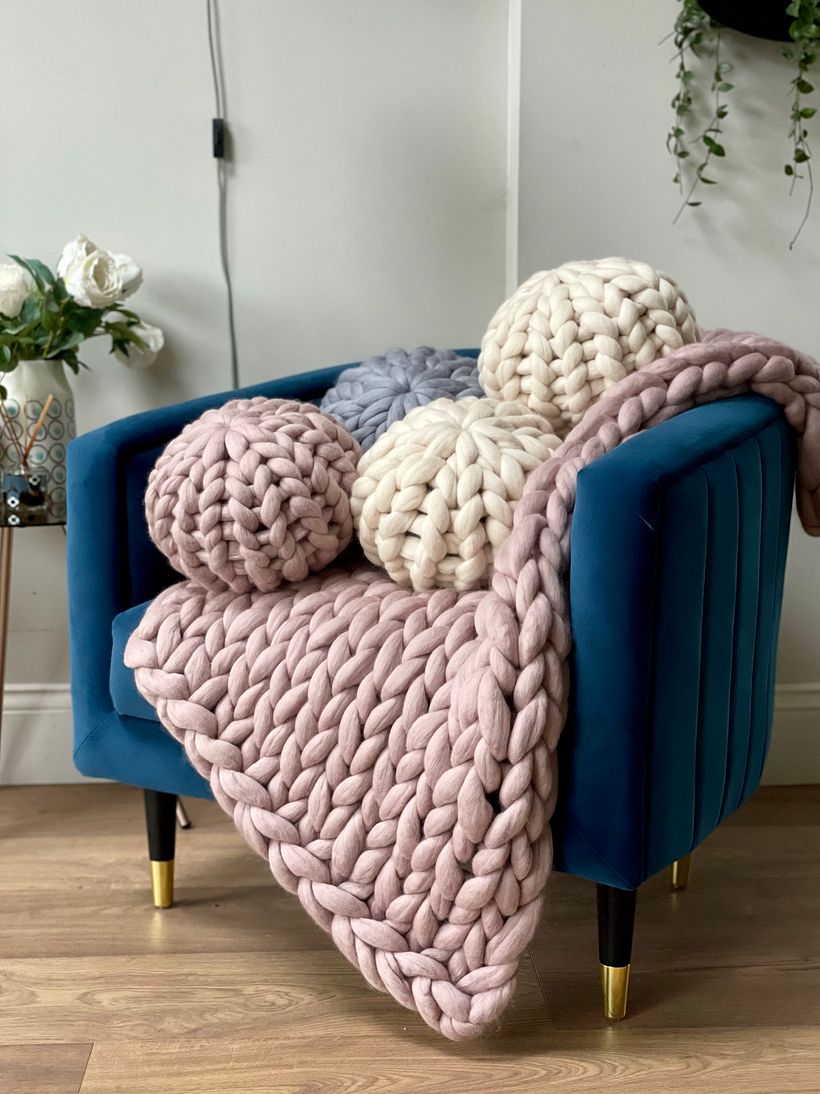 Round merino cushions 1