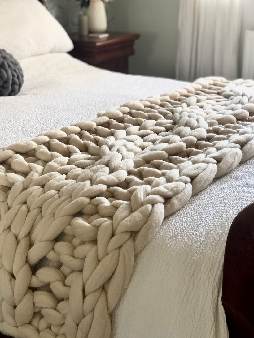 Cable knit bed runner 1