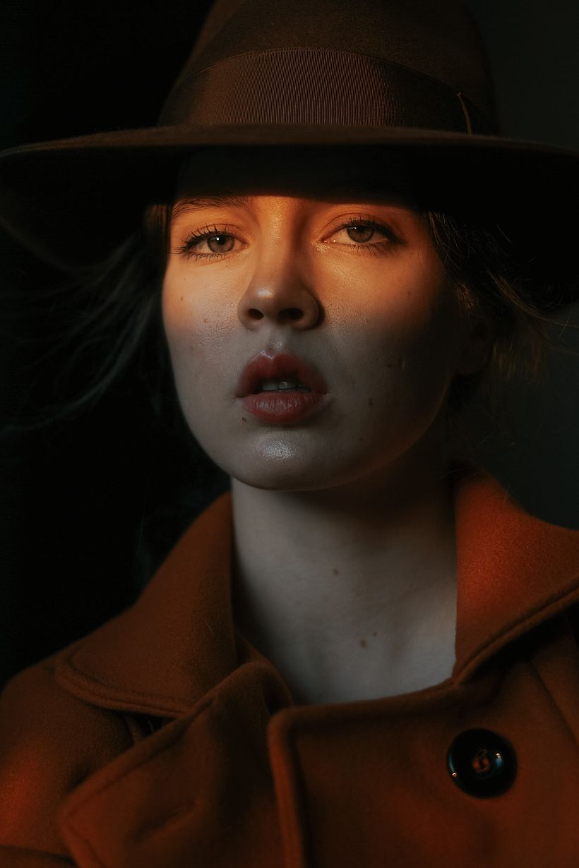 Light portraits. Playing with light to create unique selfportraits 2