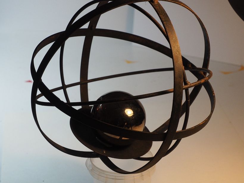 A thing I found in my house, probably it is for flowers. I placed a metallic ball inside.