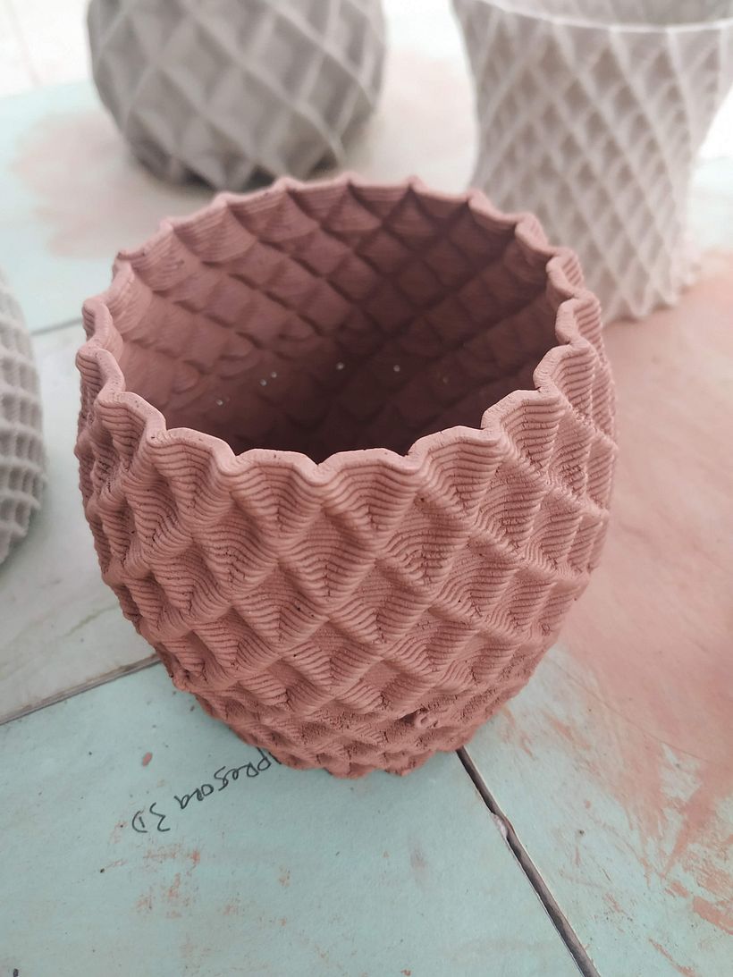 Diseño paramétrico y producción por impresión 3D de una serie de ocho piezas huecas tramadas en cerámica 5