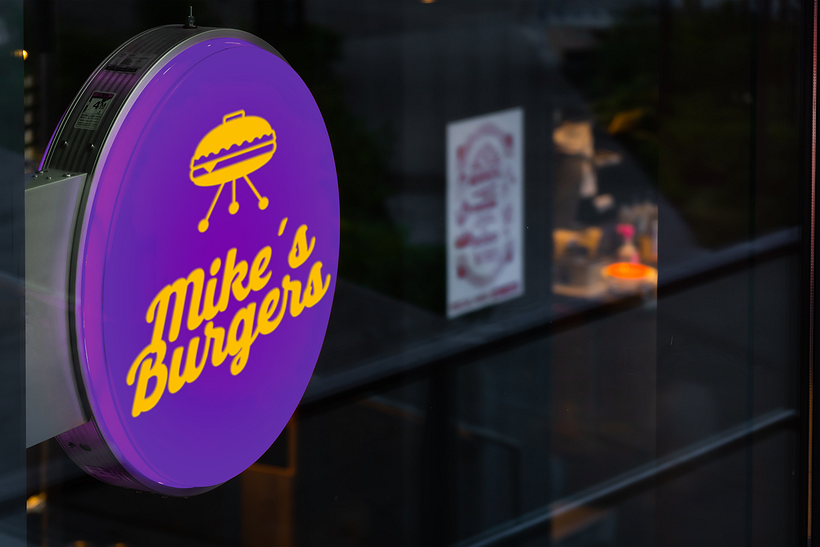 Mike´s Burgers: Creación de mock-ups para branding desde cero 6