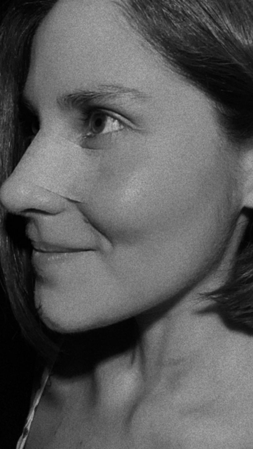 Antes de dormir, con un foco de luz.