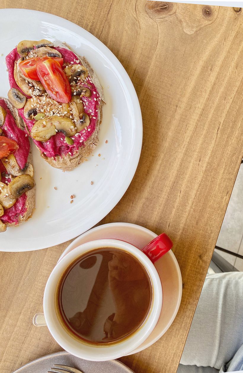 Quería subir una selfie "timida" se ven partes de mi, y me encanta como luce💛