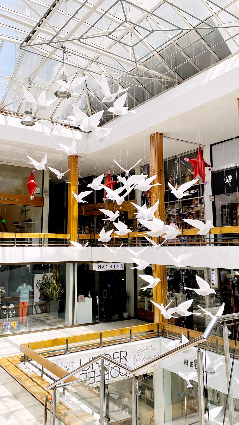 Esta es mi galeria favorita, se llama "drugstore" es de tiendas mayormente de emprendimientos nacionales 🧡