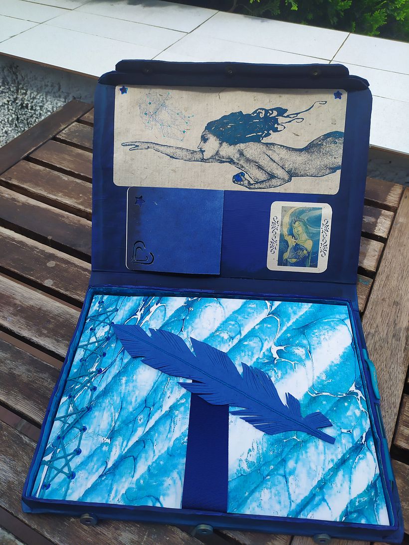 Cuaderno con caja