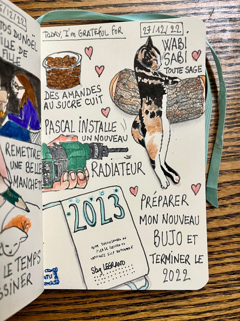 I prepared my next Bujo for 2023 while I nibbled caramel almonds, next to a sleeping kitten and my husband installed a heater