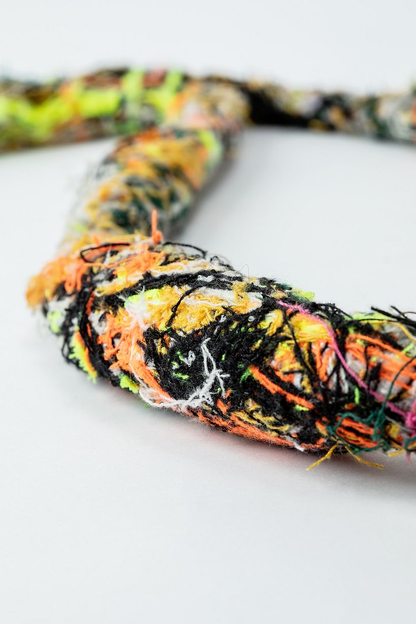 Detalle collar "Micelios" Hilachas /Fieltro.