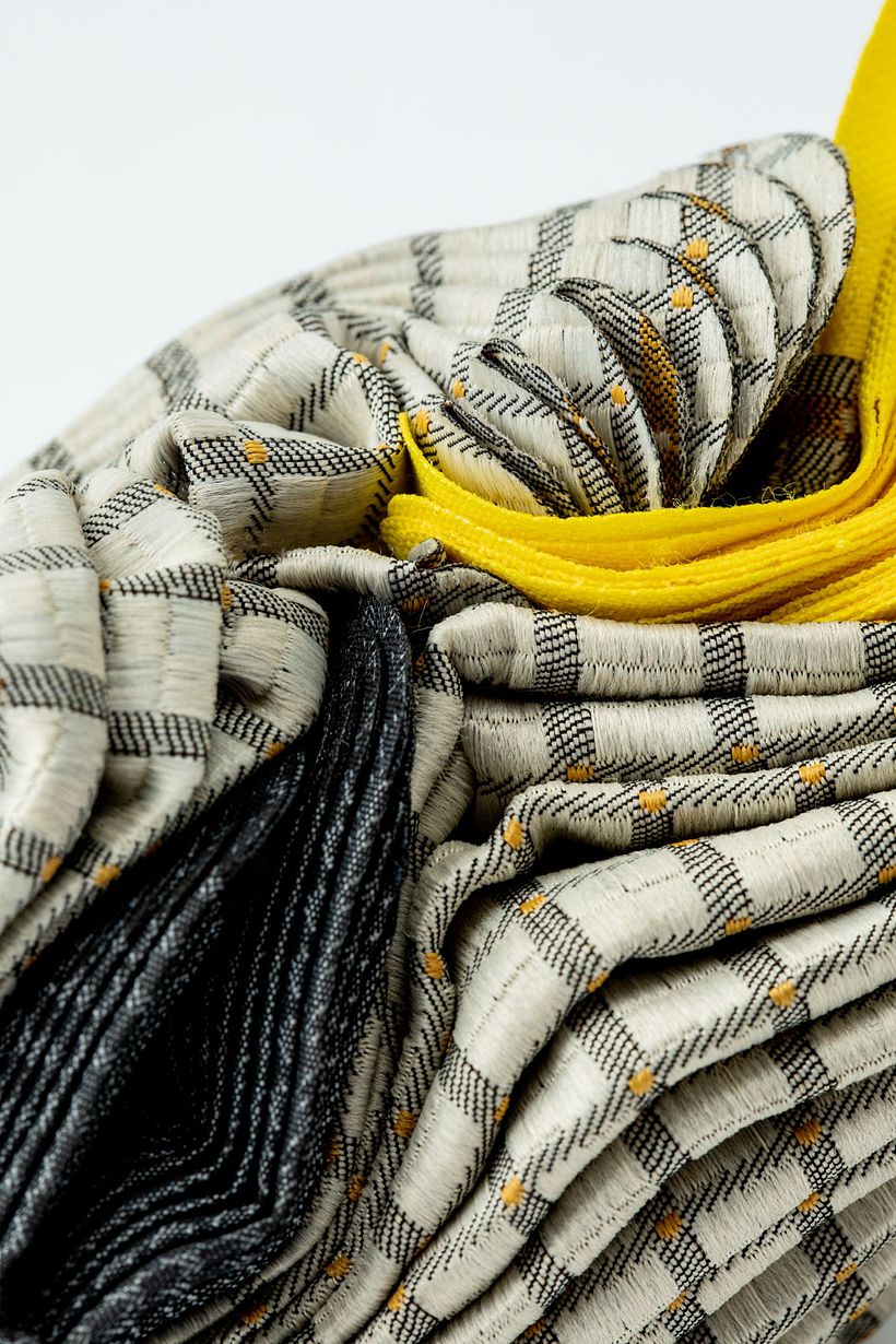 Detalle Broche. Textiles en desuso/Corte láser/ Soporte hecho a mano en plata 950.