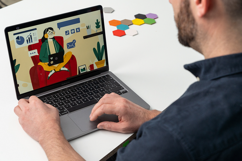 Aprende cómo aplicar la teoría del color a tus proyectos de diseño y creatividad con estos cursos online de teoría del color.