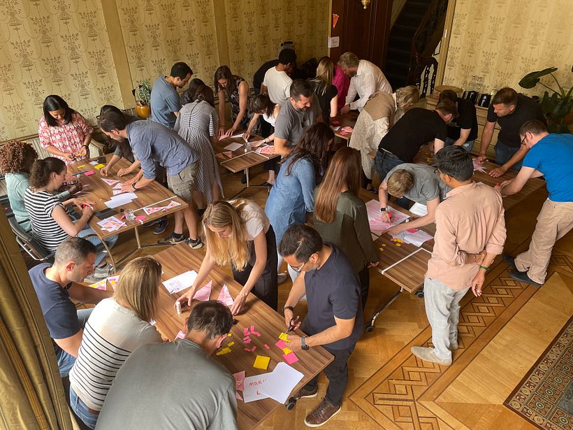 Interactive game in groups