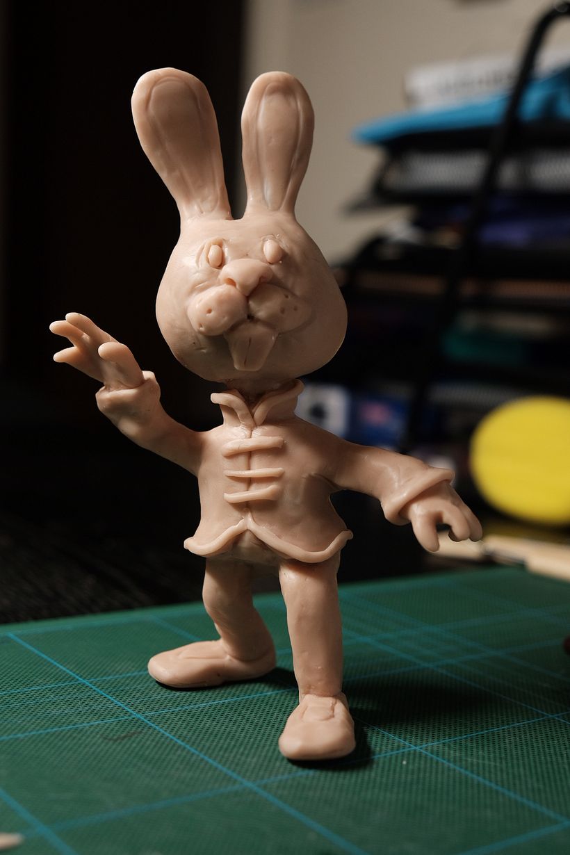 I tried a sculpt to get a sense of the volumes for the character