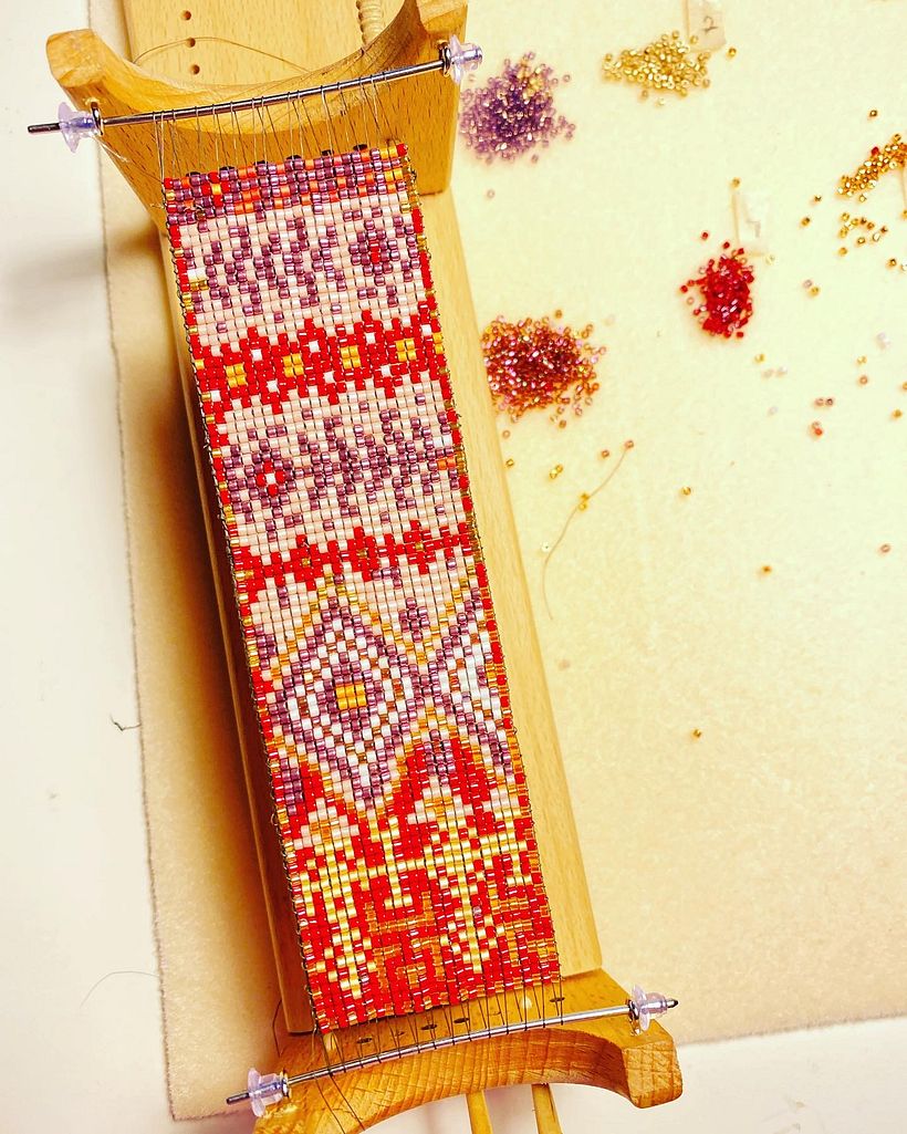 Not perfect for my first bracelet weaving but this was absolutely fun! Thank you for sharing your knowledge Marion! ❤️