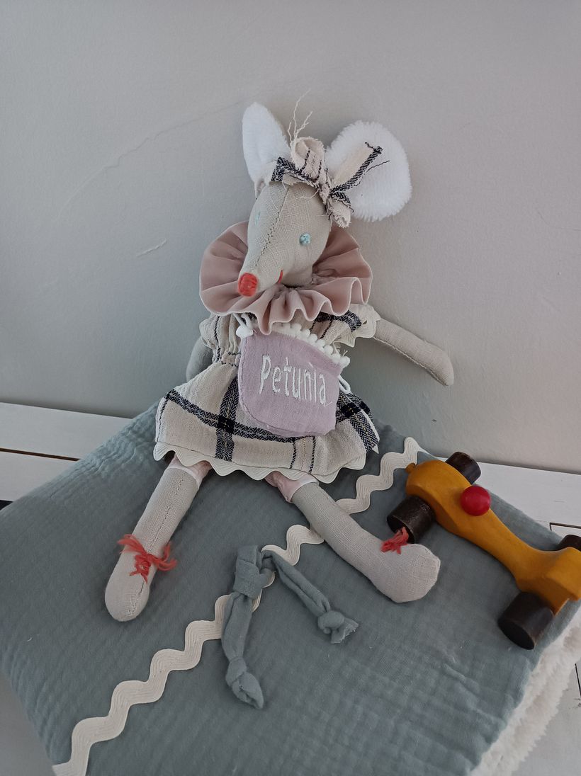 Petite souris en  jouet en chiffon 1