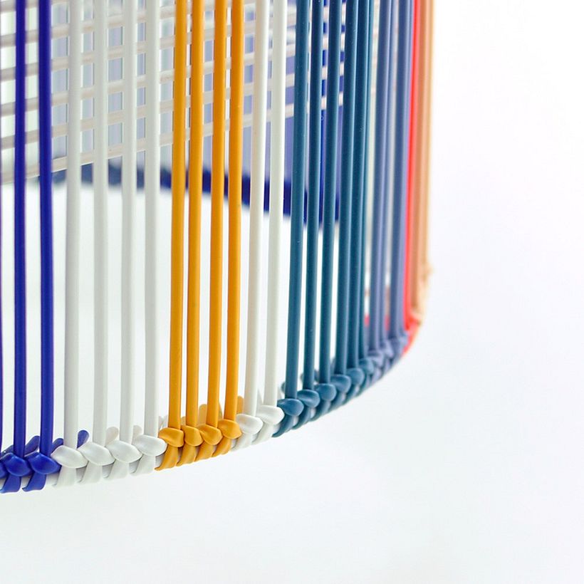 Detalle lampara cilindrica Lea azules