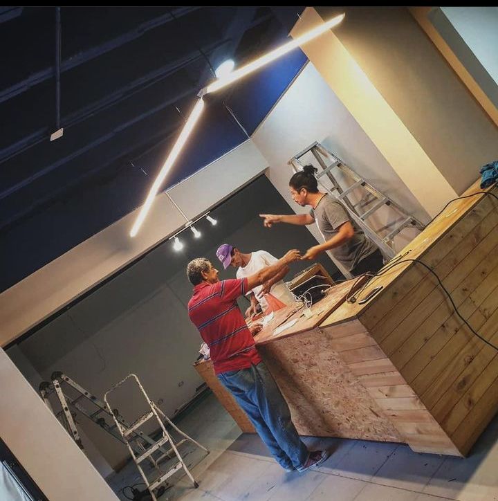 cerramos los dos puntos y los fusionamos con nuevo socio ariesgando de nuevo nuestro capital