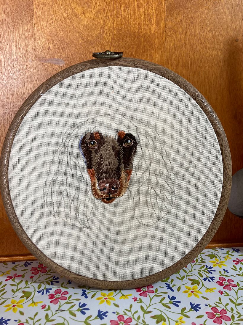 Aportamos brillo y profundidad en la parte media del rostro.