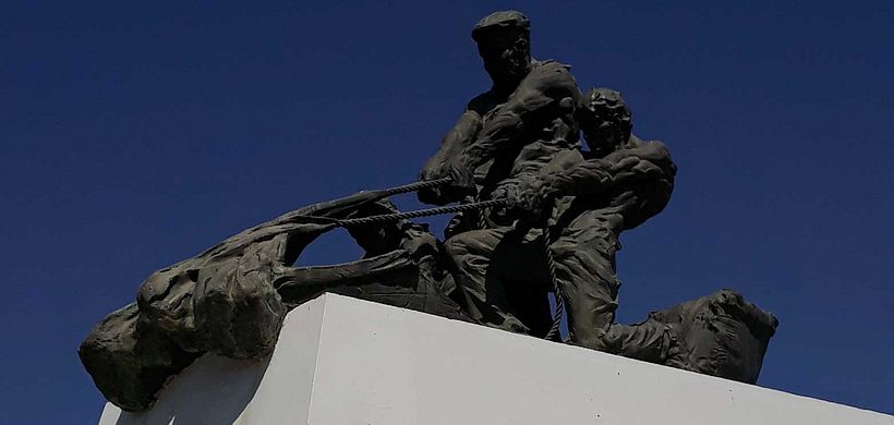 Monumento completo en su ubicación final.