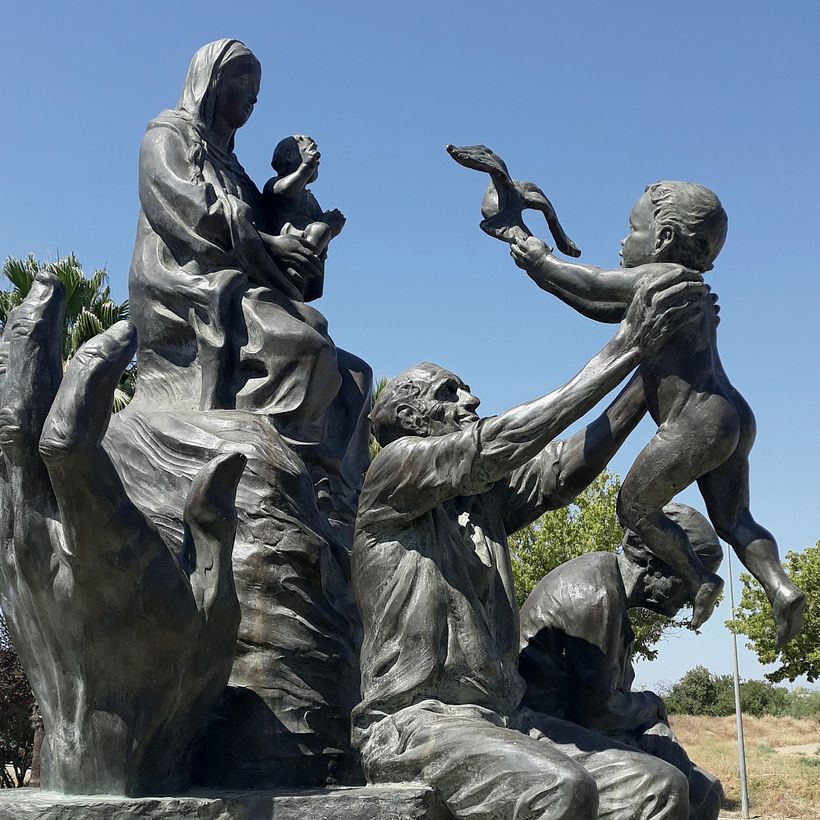Detalle de Monumento a la Ancianidad.