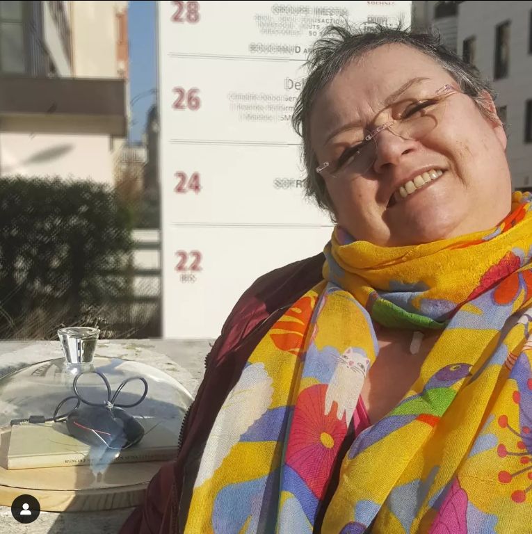 Gracias, querida compañera Agathe, por valorar el humor y el arte. Febrero 2022