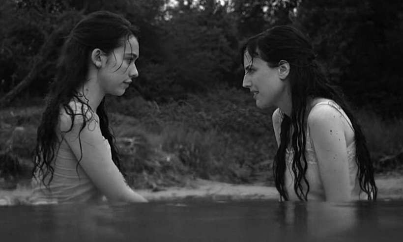 "Elisa y Marcela" de Isabel Coixet. Imagen vía IMDb