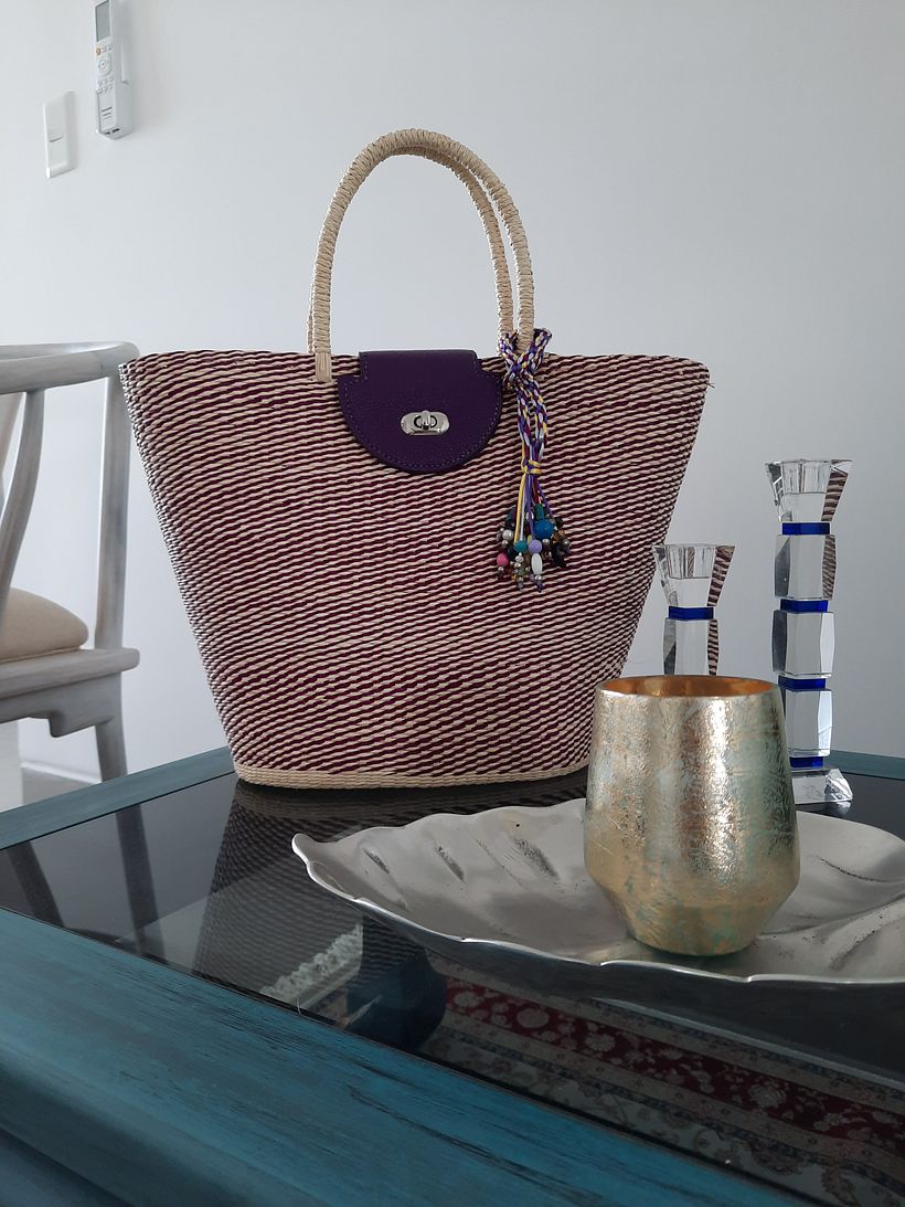 canastas de paja toquilla decoradas con cuero