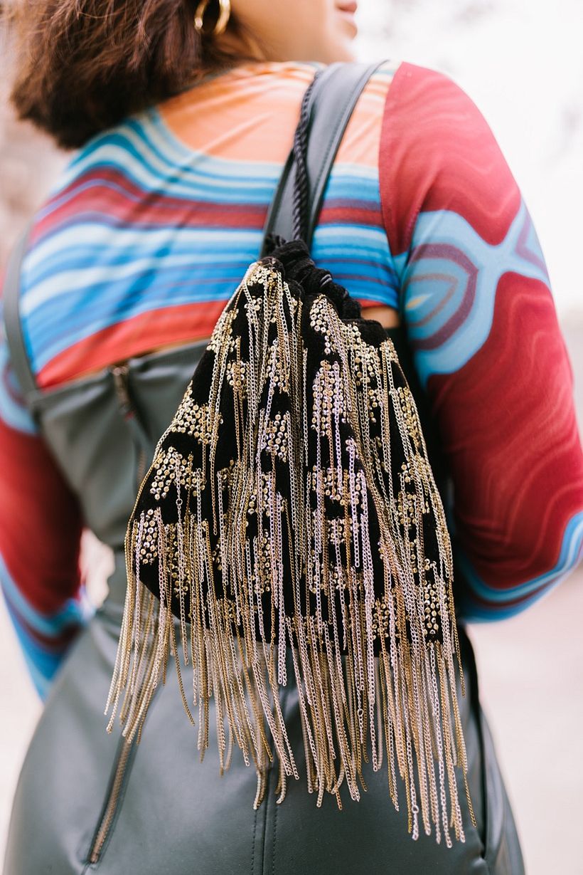 Detail shots are so important when capturing fashion! I love that we can see every detail of the chains here.