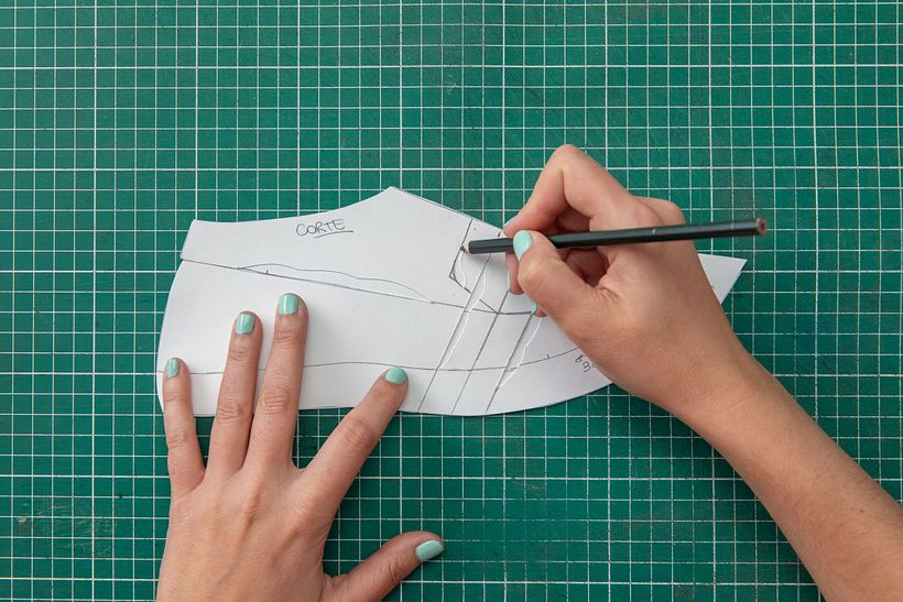 Dibujando el diseño del Mocasín en el perfil de Forro.