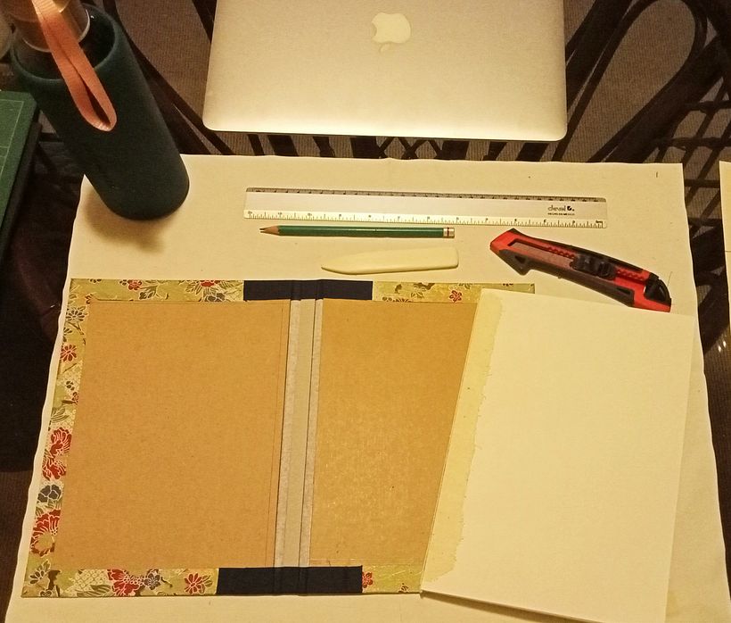 Tapa de papel japonés y el cuadernillo con hojas para técnica Pastel seco 