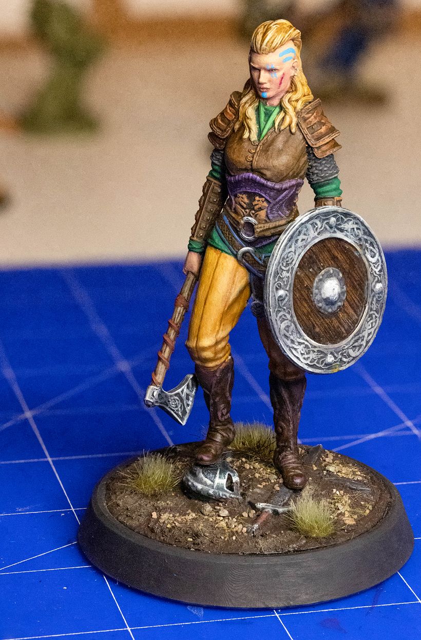 a good overview of the base - the helmet and swords were included with the 3dprint