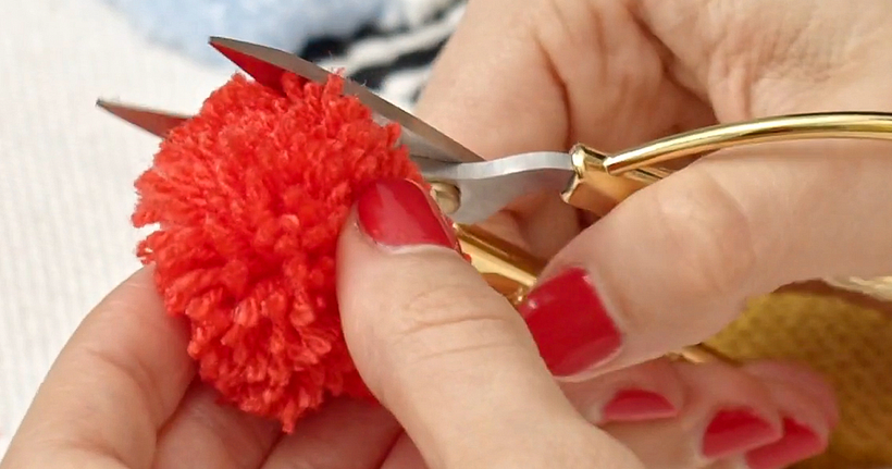 Make wool pom-poms from scratch with this step-by-step tutorial.
