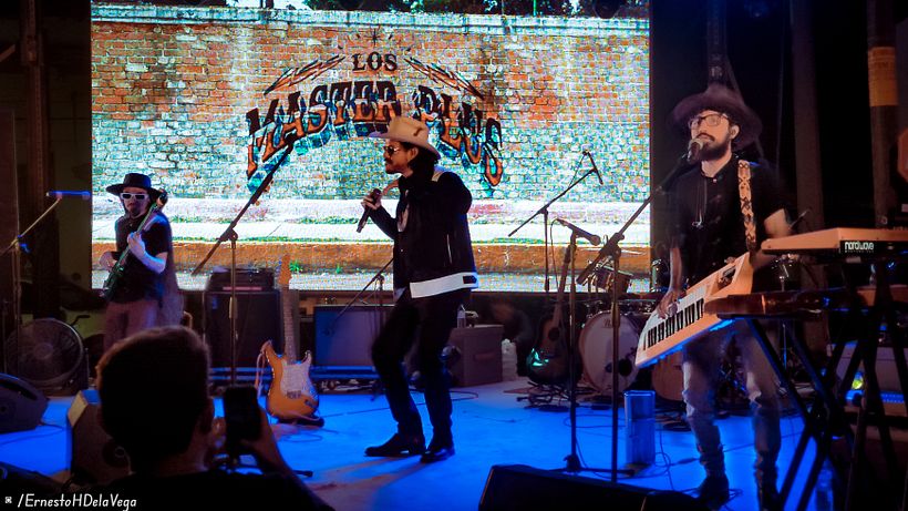 Los Master Plus en pleno concierto.
