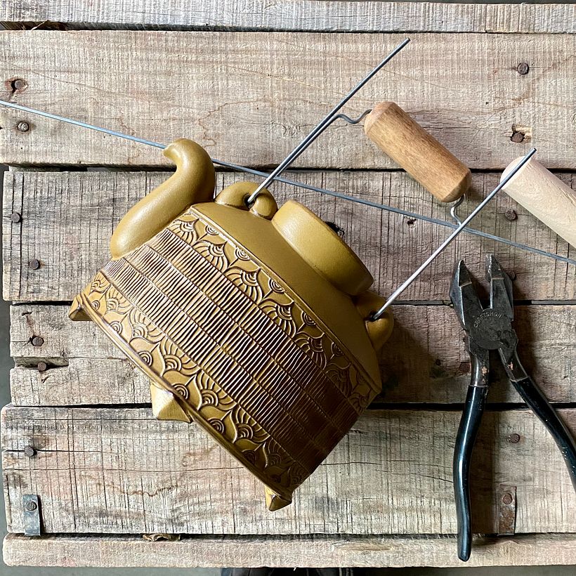 making the handle out of wood and wire