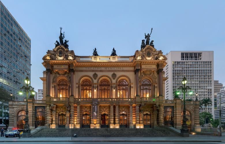 Photograph of Rio de Janeiro's Teatro Municipal