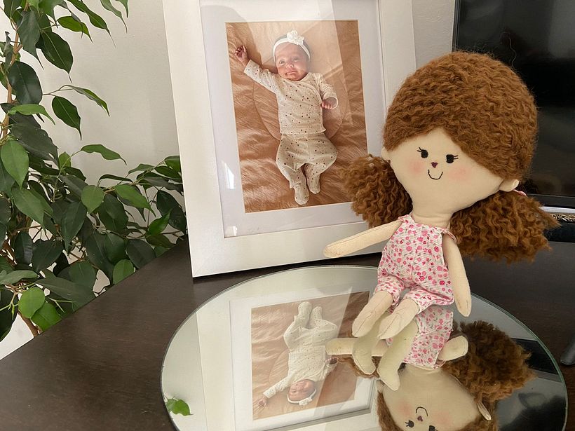 Esta es mi imagen final.. con el retrato de mi hija acompañando a mi muñeca