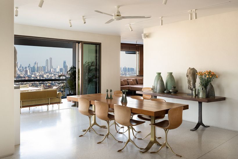 Lounge / diner looking out over the city