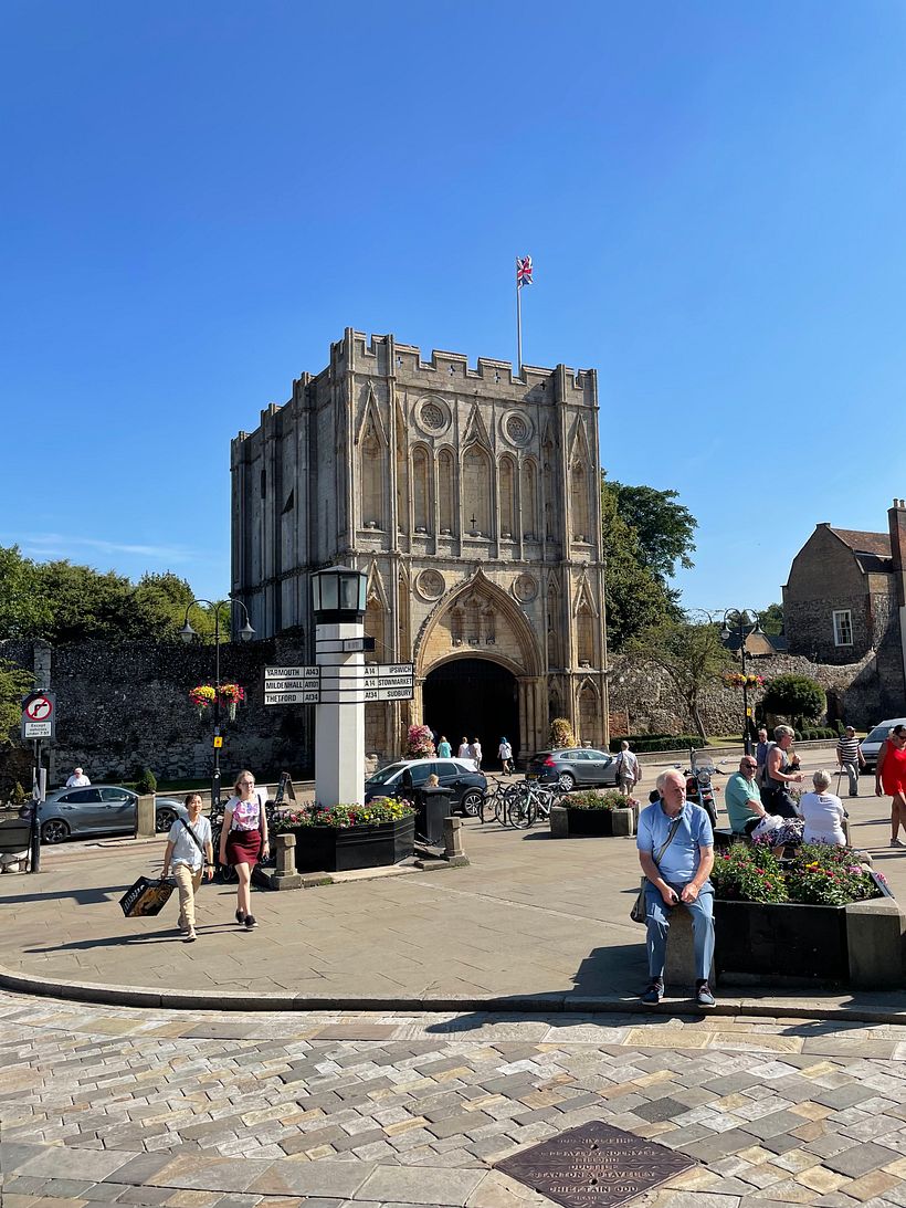 Abbey Gate, Bury St Edmunds – location in the book