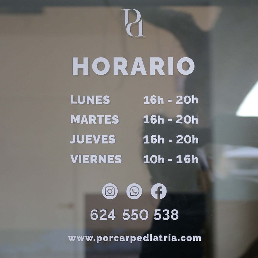 Porcar Pediatría 2023 // Vinilos y Señalética​ 8