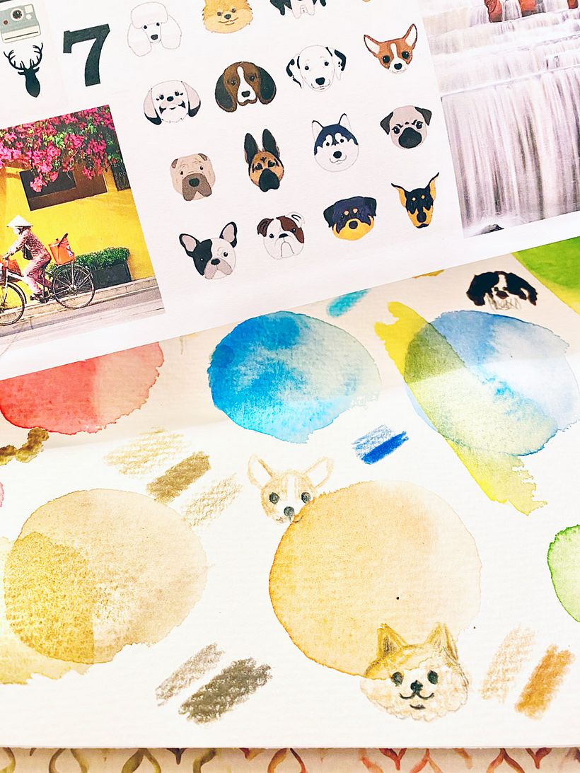 tests couleurs pour la chemise et motif à têtes de chiens