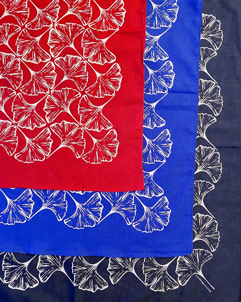 Bandanas with gingko leaves pattern (Hand screen printed) / Halstücher mit Ginkgo-Muster (im Siebdruckverfahren gedruckt)