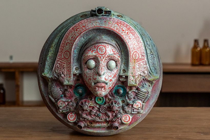 Otra variación de rojos y verdes, pero totalmente distinta. Los motivos ornamentales toman protagonismo. 