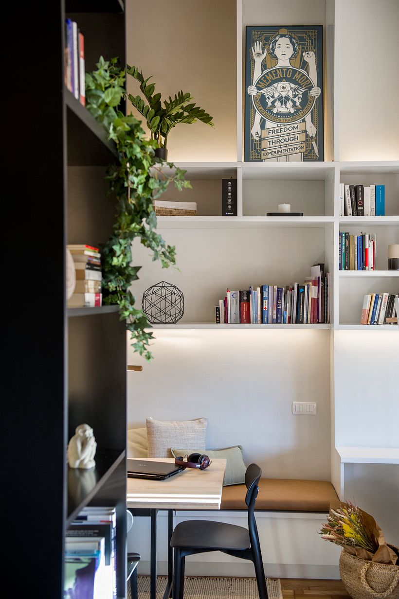 Comedor rodeado de bibliotecas