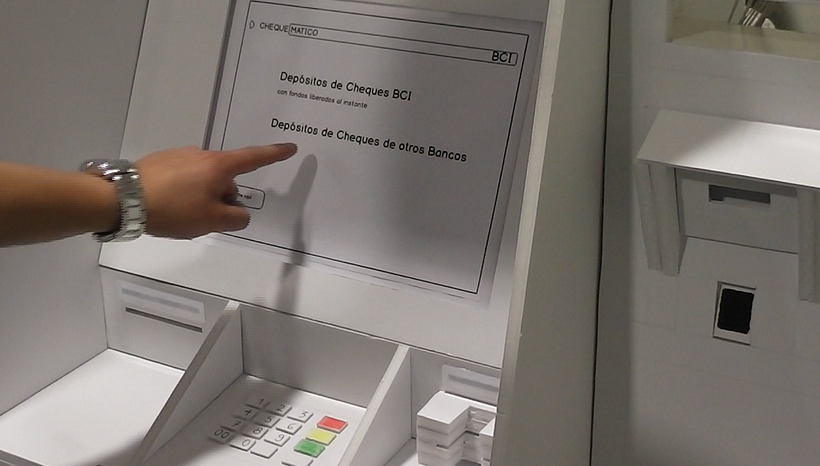 Primera iteración de pruebas de usabilidad: persona intenta realizar tareas asignadas.