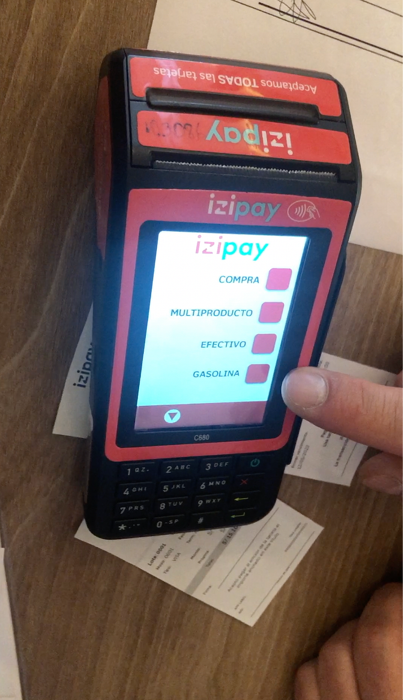 Prueba de usabilidad en terminal de venta con teclas en hotel.