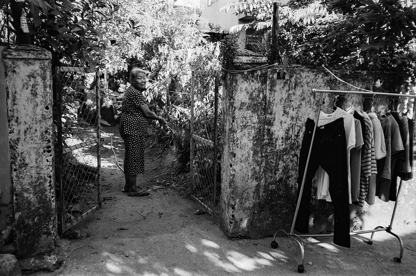 Un anciano residente del barrio de Man Thai. Muchos de los mayores dependen de la pesca para su sustento, aunque no todos... 