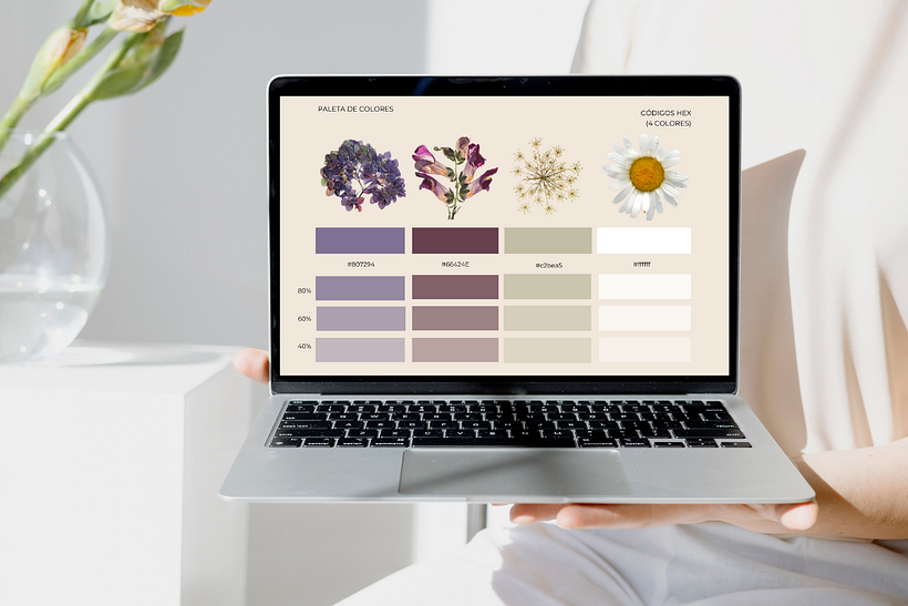 Cuatro tonos que diferencian mi marca hechas en base de cuatro flores muy relevantes en mis publicaciones.