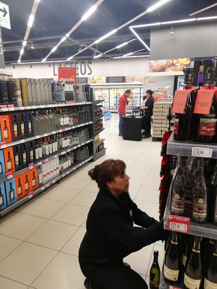 Observación de clientes y de atención en supermercados.