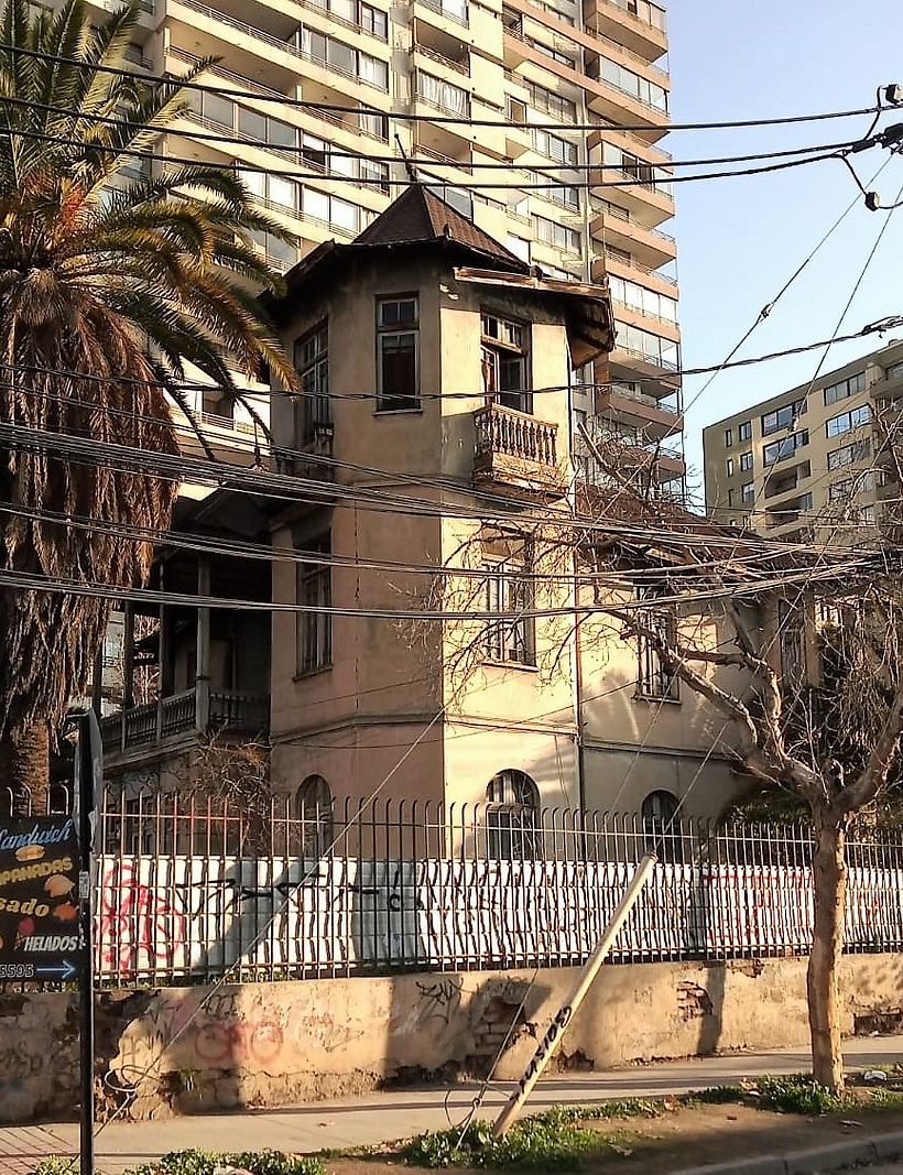 Foto de una casona antigua en mi barrio El Llano Subercaseaux, Santiago, Chile