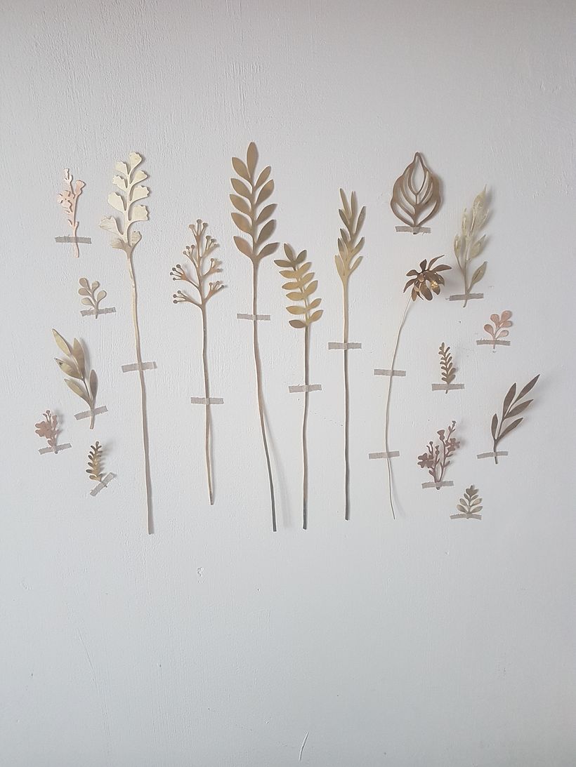 Flowers on the wall (Scars) - Satin brass and bronze
